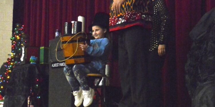 More than 400 attend Goodfellows Christmas party