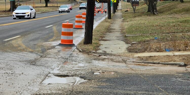 Transportation cabinet closes a northbound lane on S. Green Street