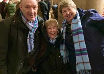 Two Hendersonians to present Beshear with World Peace Tartan