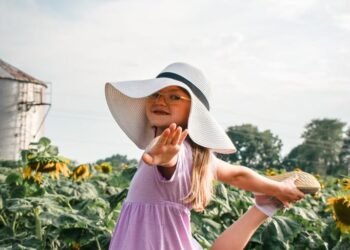 Henderson goes pink in support of Lucy