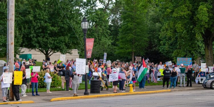 Henderson joins in nationwide ‘No Kings’ Rally Saturday