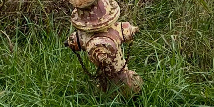 Broken fire hydrant near Saturday’s blaze had no bearing on firefighters’ work at the scene