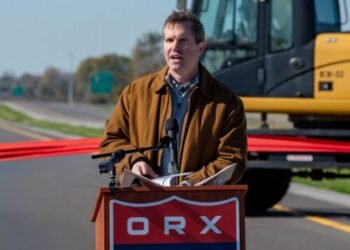 Locals, along with Beshear, celebrate I-69 ORX Section 1 completion