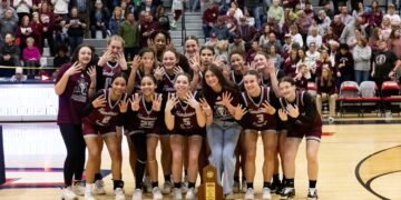 Lady Cols hold off Rockets to win eighth straight regional championship