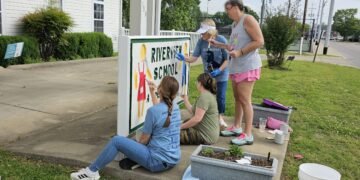 Hendersonians set out on the Joel Hopper Day of Service