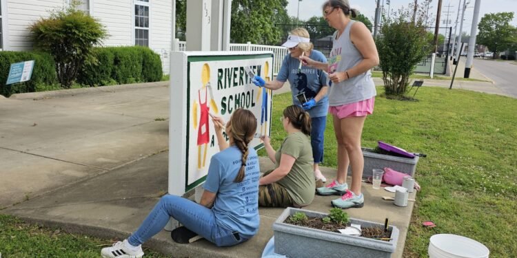 Hendersonians set out on the Joel Hopper Day of Service