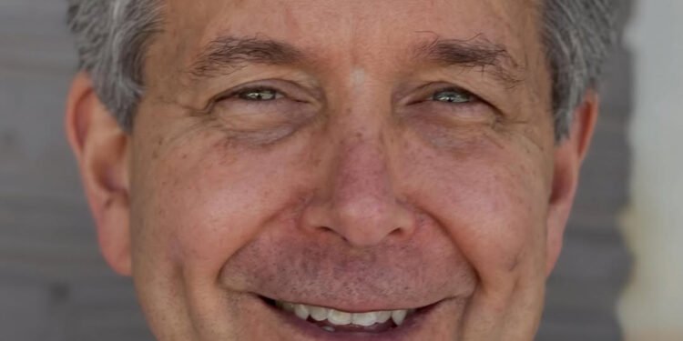 Simon’s Shoes owner Bruce Simon dies
