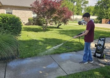 HCHS students ‘Spring Into Service’