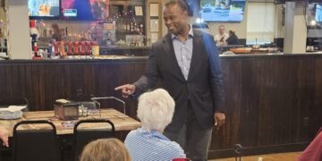 Cameron stumps in Henderson