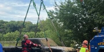 Authorities pull a truck out of Green River and remains inside are believed to be of an Owensboro man missing since 2008