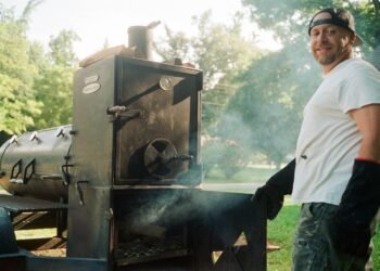 New barbecue joint opening where J&B once was