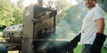New barbecue joint opening where J&B once was