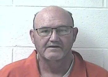 Henderson County deputy who works court security charged with terroristic threatening
